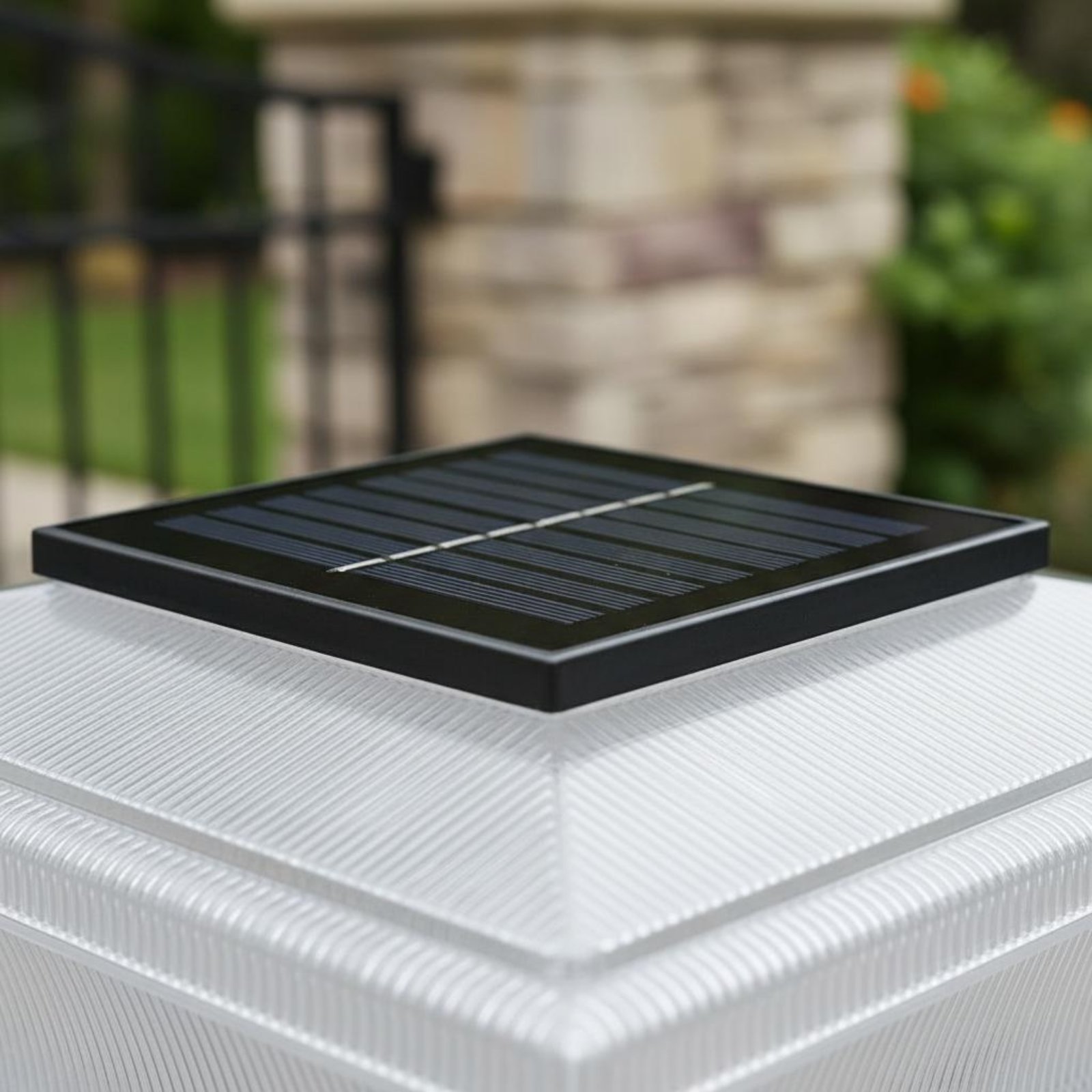 Solar Post Cap Light Wireless  - Outdoor Lighting Modern のレビューと価格